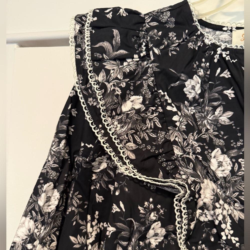 Listicle Black and White Floral Ruffle Blouse - Picture 4 of 7